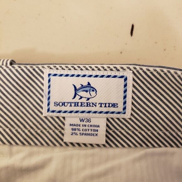 Southern Tide womans gray/white stripped shorts - Picture 4 of 6